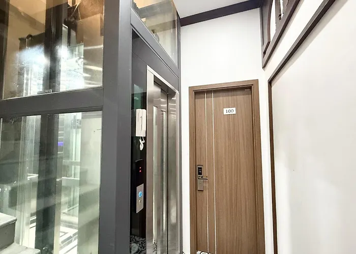 The Queen Hotel & Spa 2